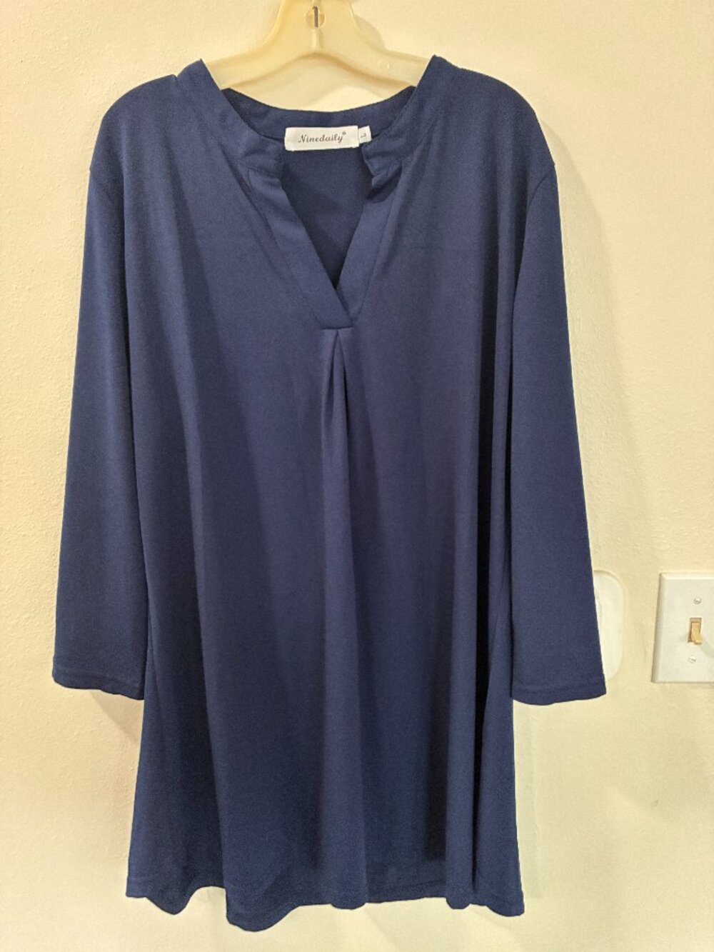 women's 3/4 length sleeve top